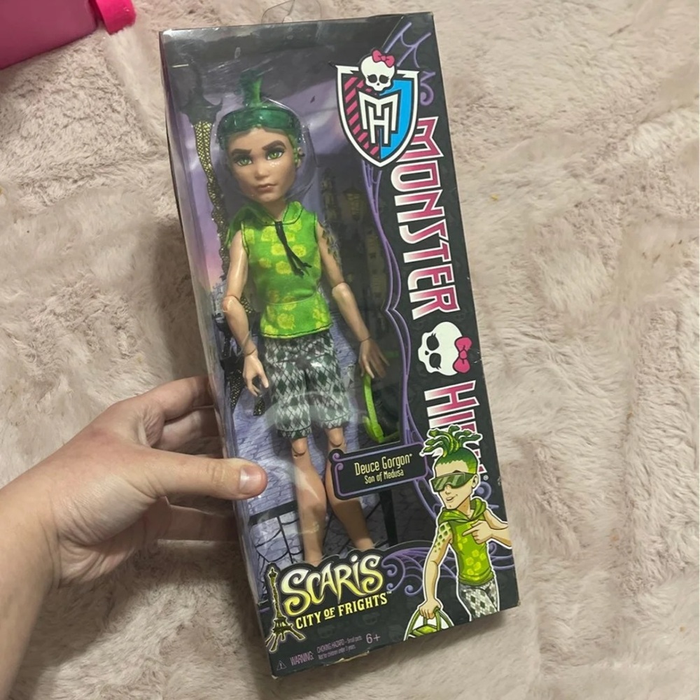 brand new in box monster high scaris deuce gorgon!!!